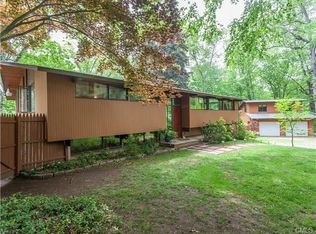 20 Lake Rd, Newtown, CT 06470