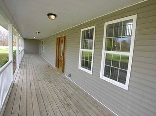 722 Henry Rd, Lesage, WV 25537