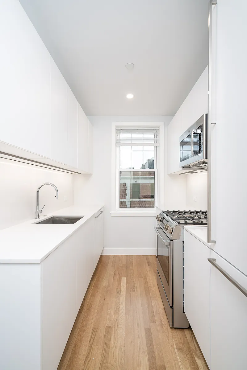 Building Photo - 17 Forest St #42