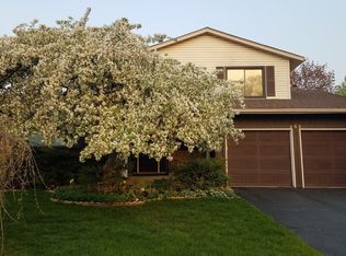 452 Ridgewood Ln, Buffalo Grove, IL 60089