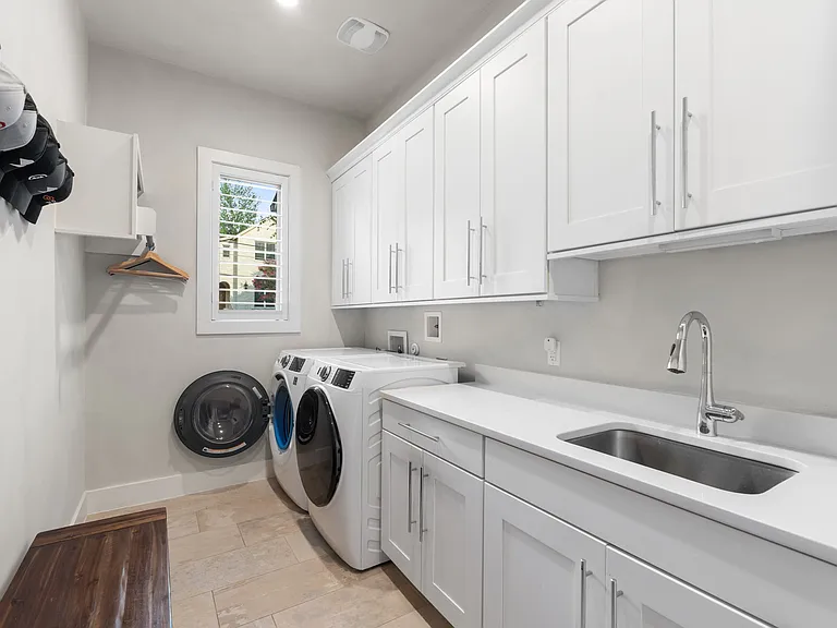 1002 Meriden Ln — Photo 34