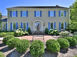 2705 W Range Line Cir, Mequon, WI 53092