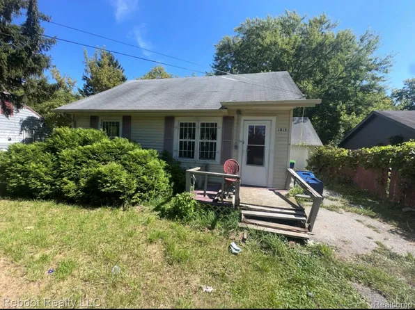 1815 Mack Rd, Saginaw, MI 48601