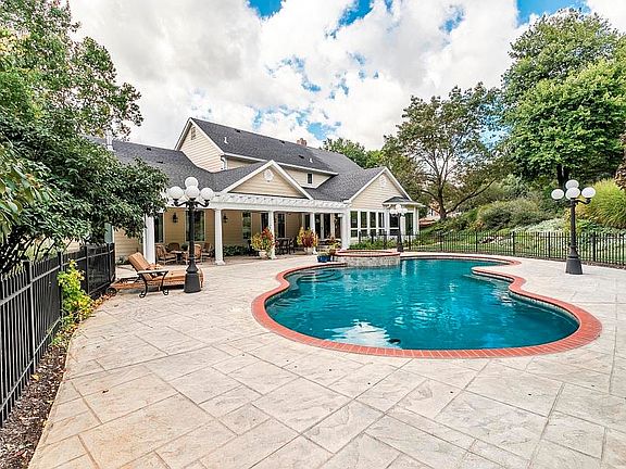 2nd image of 12511 Town And Country Estates Ln