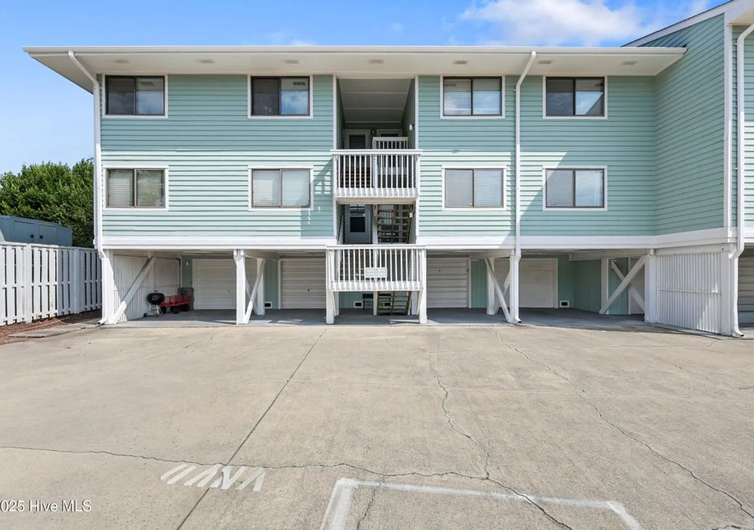 L202 — Photo 1