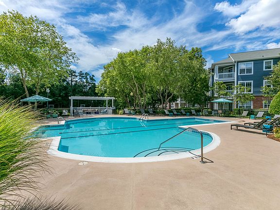 Swimming Pool with Sundeck