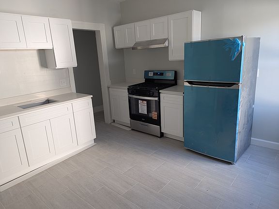 4th image of 187 Lenox Ave #187