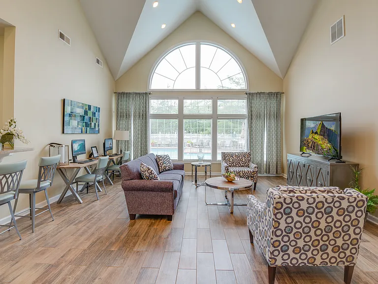 Somerset Pointe — Photo 13
