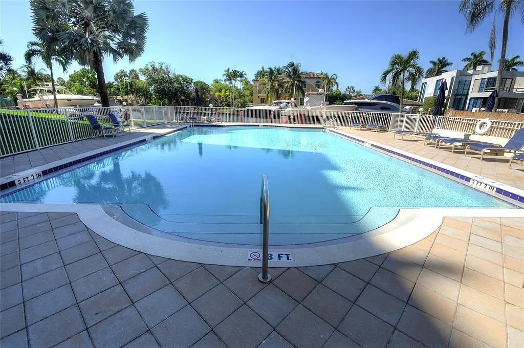 Building Photo - 1391 S Ocean Blvd #204