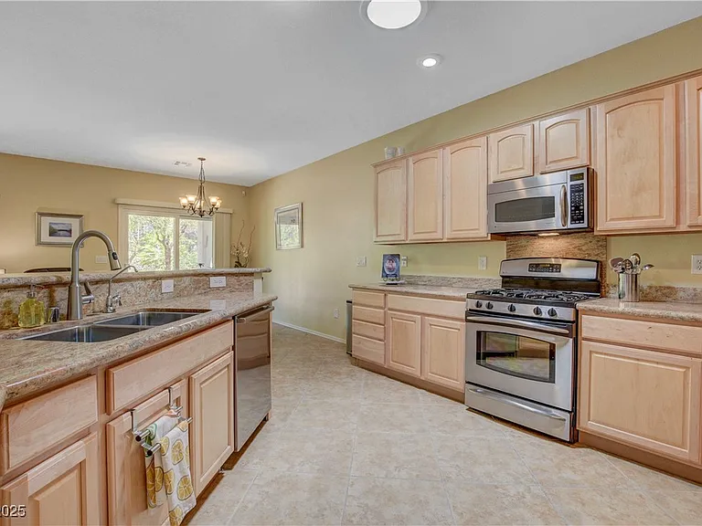 2176 Shadow Canyon Dr — Photo 6
