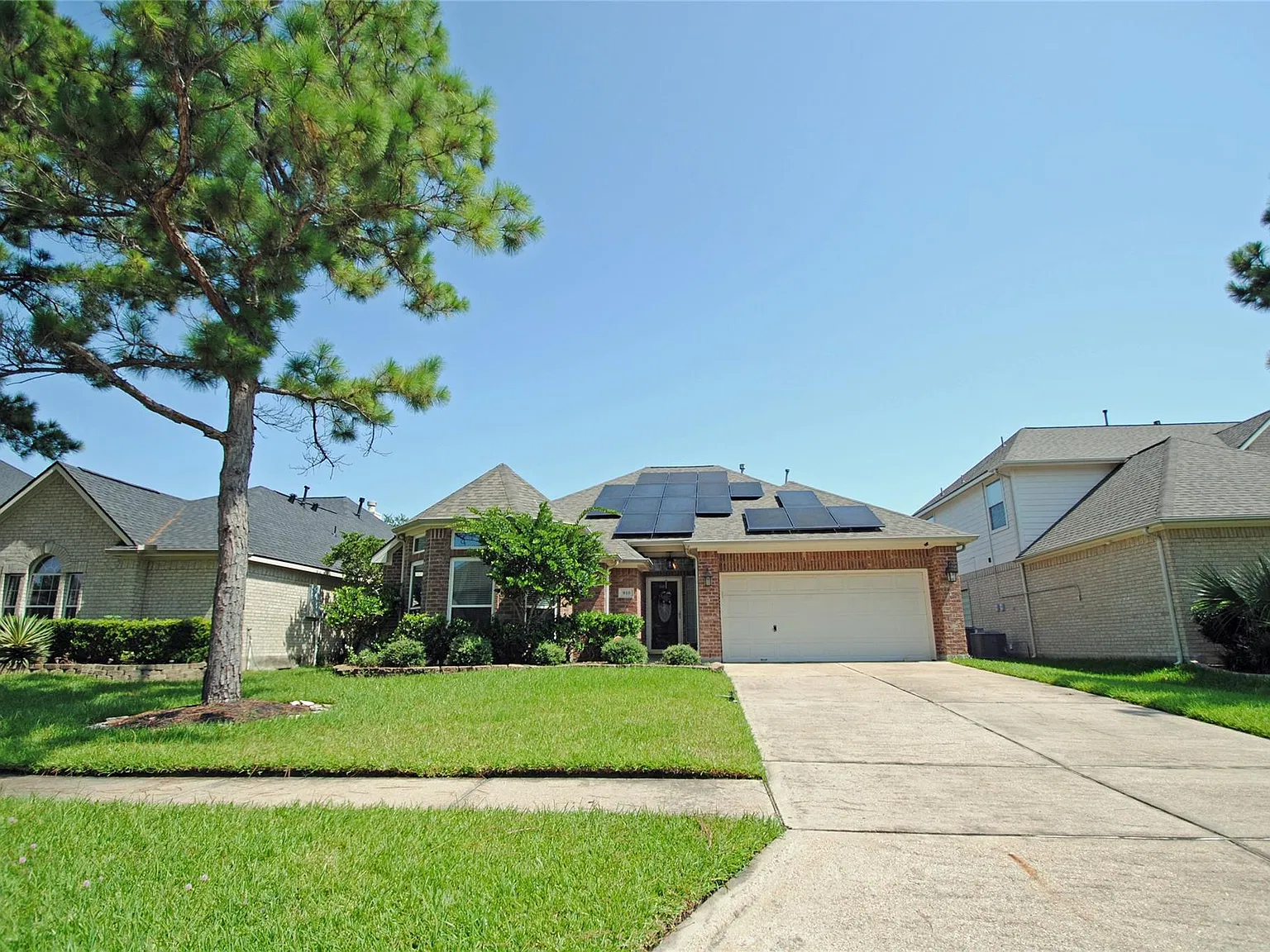 3 bed, 2.0 bath, 2169 sqft, $2,550 — Photo 1