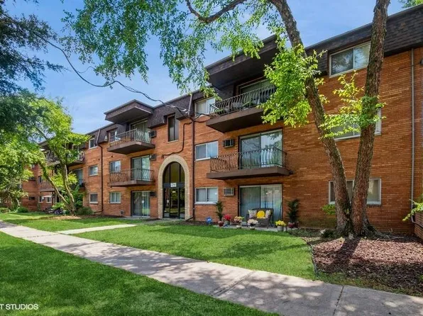 2340 186th St APT 28, Lansing, IL 60438