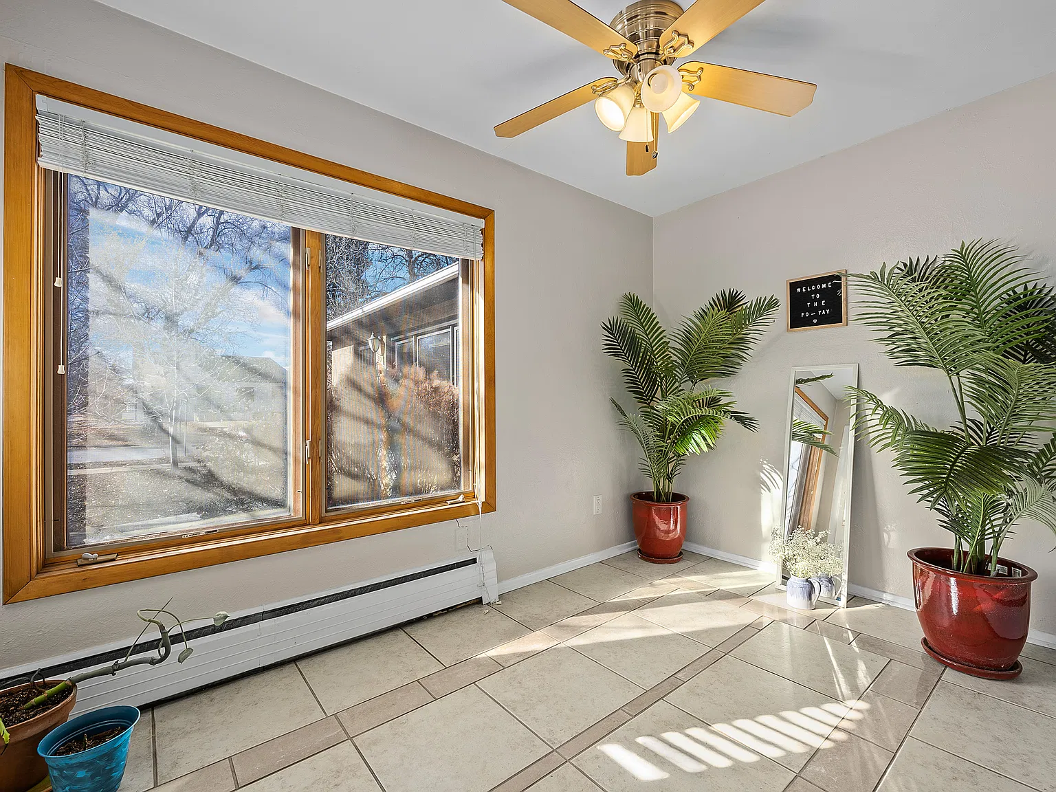5 bed, 2200 sqft, $3,750 — Photo 2