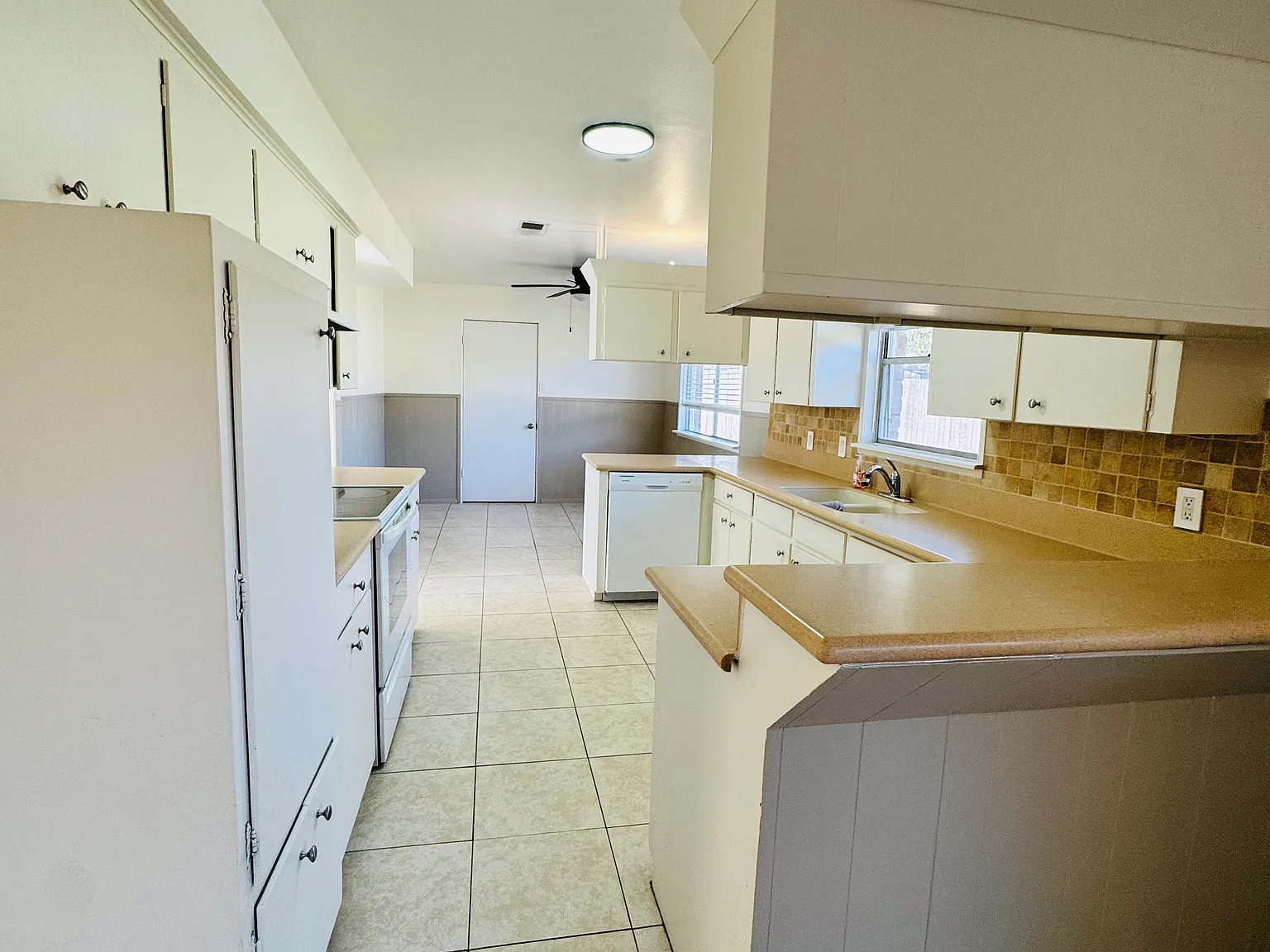 1205 Crestmont St — Photo 4