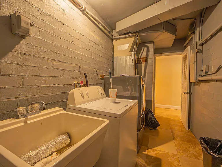 135 Park Ave — Photo 28