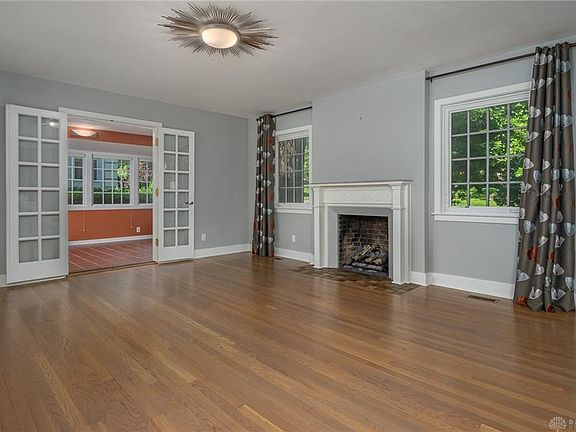 5th image of 426 Shafor Blvd