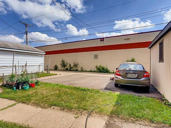 4th image of 634 19th Ave NE #1