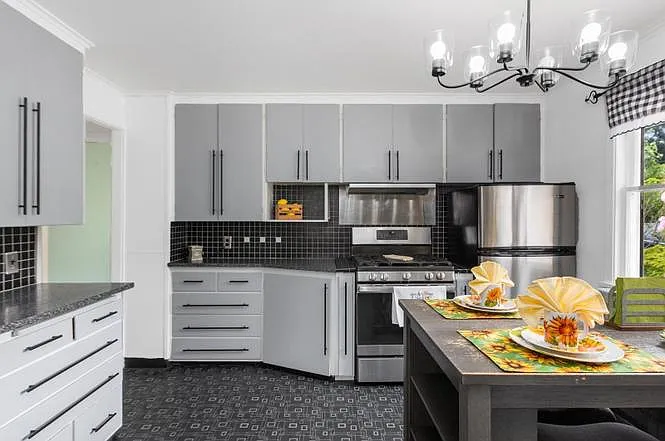 2 bed, 930 sqft, $1,600 — Photo 3