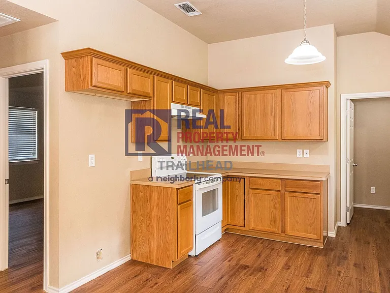 703 Bryan St — Photo 10