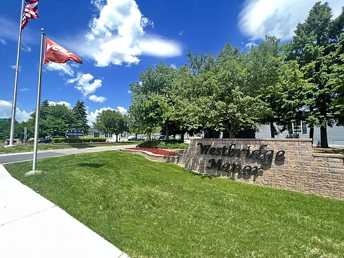 Westbridge Manor Photo 1