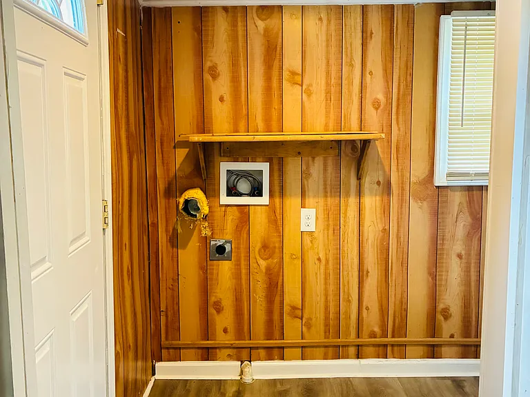 408 Leland St — Photo 20