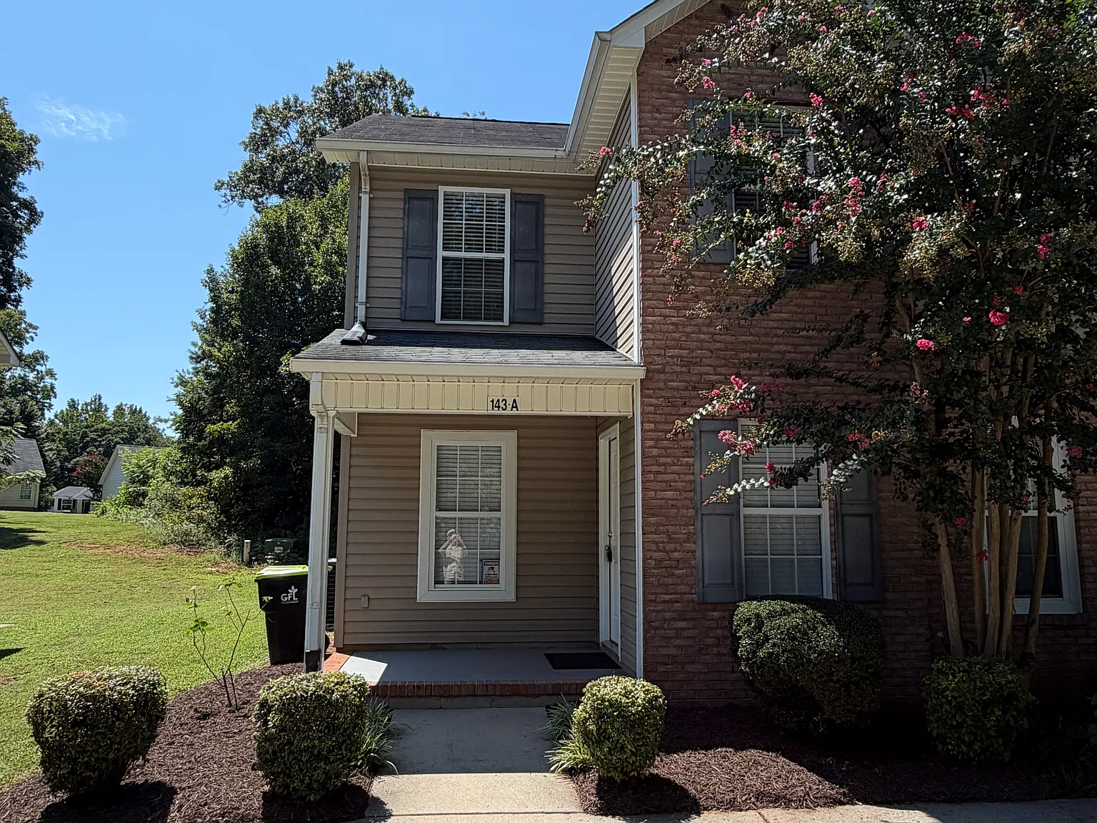 2 bed, 1.5 bath, 1055 sqft, $1,325 — Photo 1