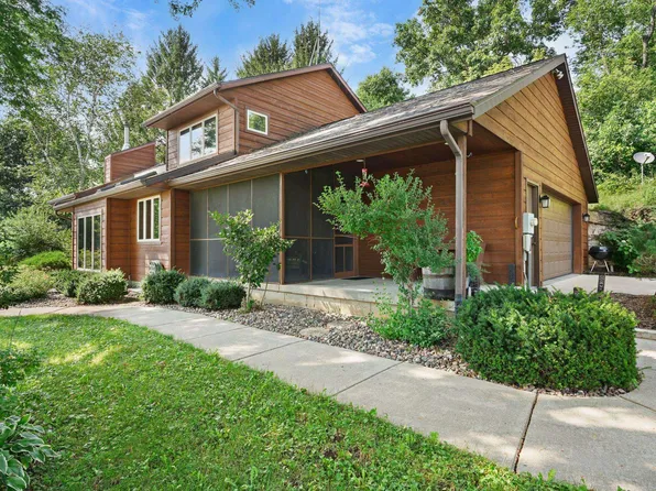 10576 Mayflower Rd, Mount Horeb, WI 53572