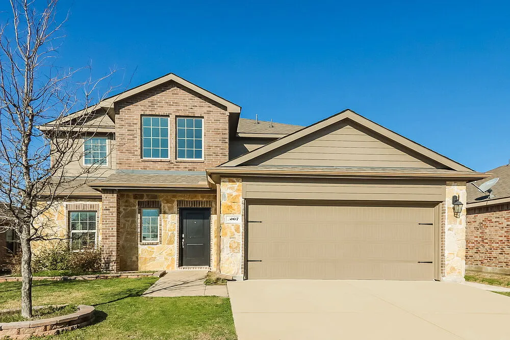 5 bed, 2.5 bath, 2603 sqft, $2,395 — Photo 1