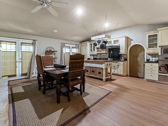 4th image of 180 Harbor Dr