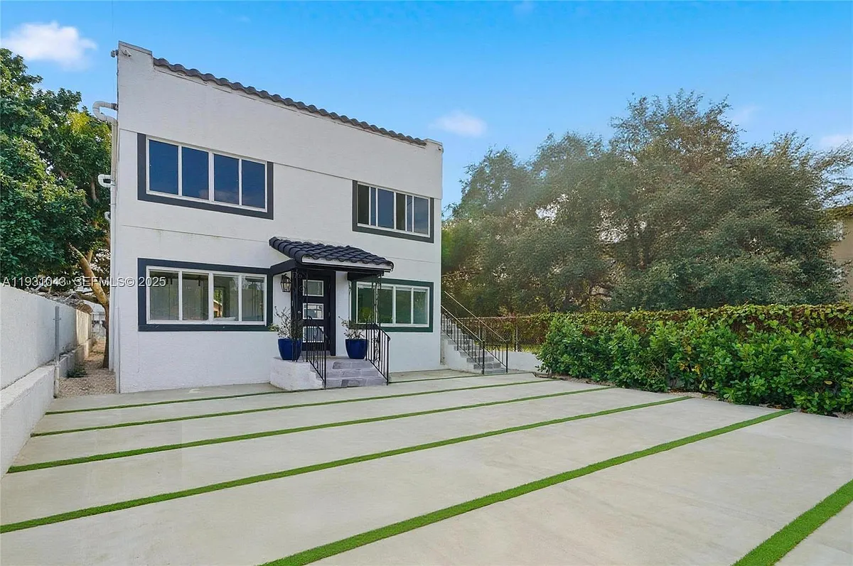 Building Photo - 1590 NW 38th St #1