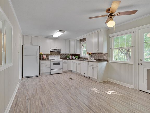3rd image of 2534 Ardsley Dr