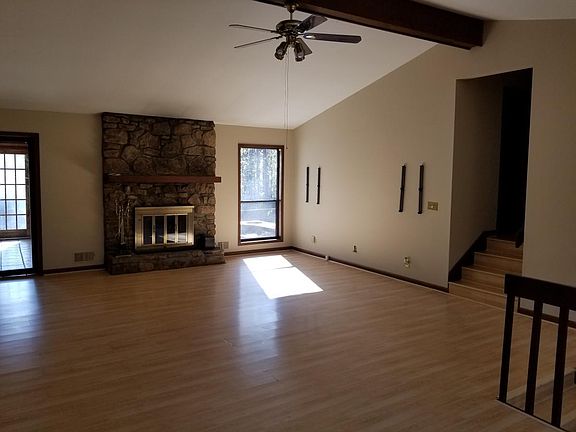 4th image of 929 Leafwood Ct SE