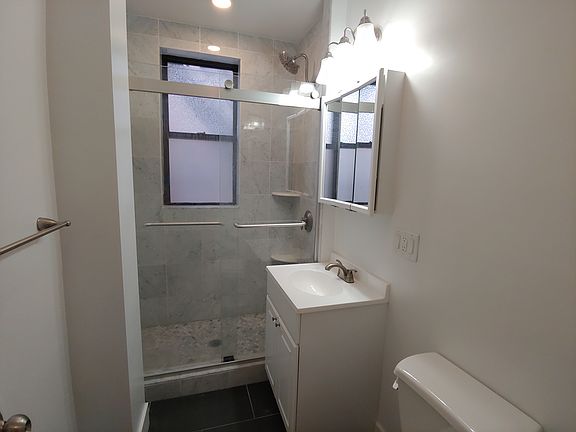 5th image of 11 Queensberry St APT 15