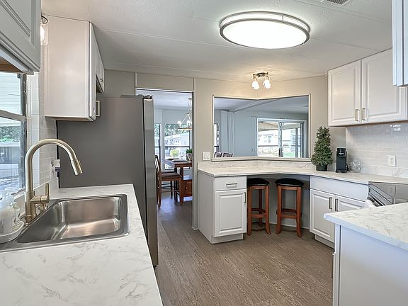 3rd image of 644 Hickory Hl #373