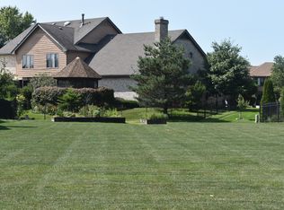 8318 Chaucer Dr, Willow Springs, IL 60480