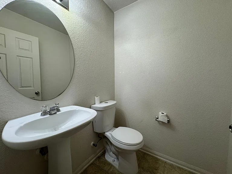 2209 Riley Dr — Photo 41