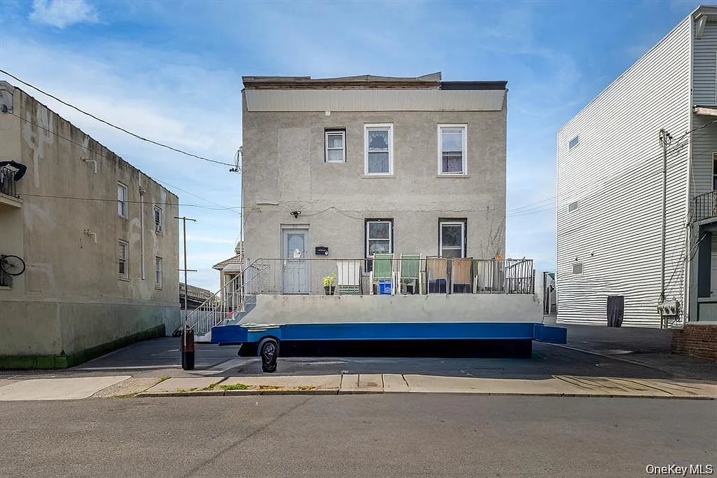 4 bed, 863 sqft, $3,000 — Photo 1