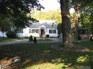 429 Wolf Hill Rd, Dix Hills, NY 11746