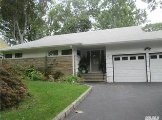 131 Colonial Rd, Great Neck, NY 11021