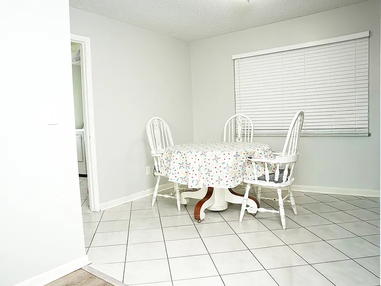 821 Barber St — Photo 4