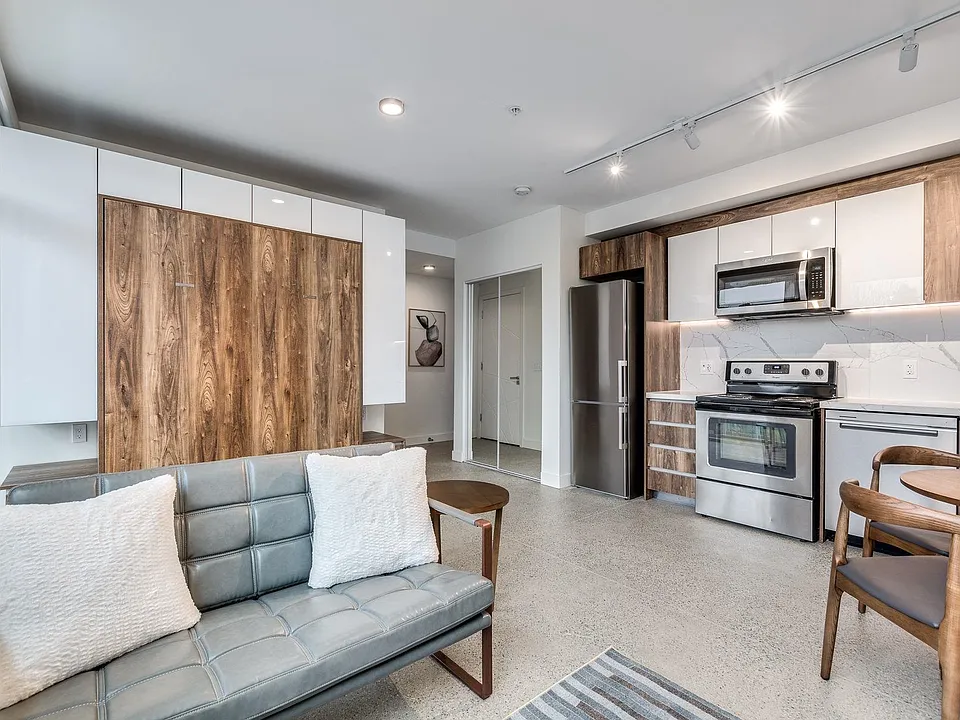 1170 Barclay St #3