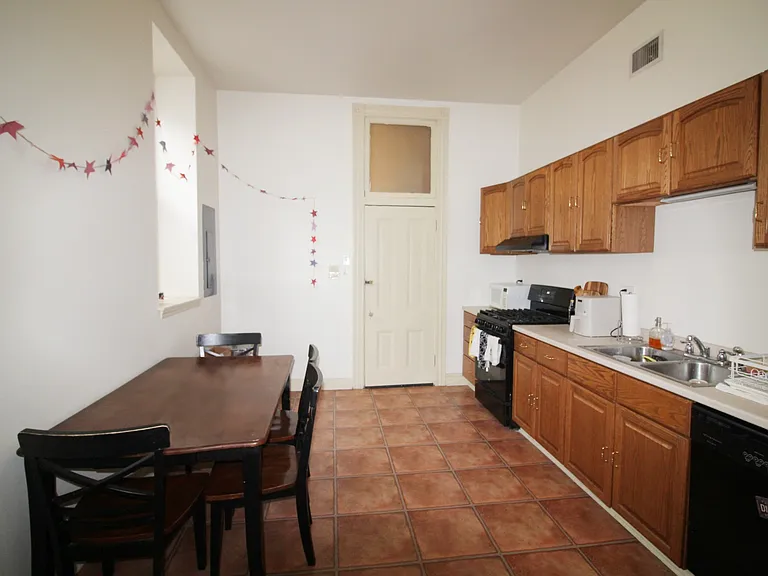 1607 Sarah St #1 — Photo 10