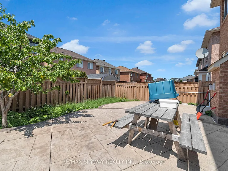 16 Raccoon St — Photo 49