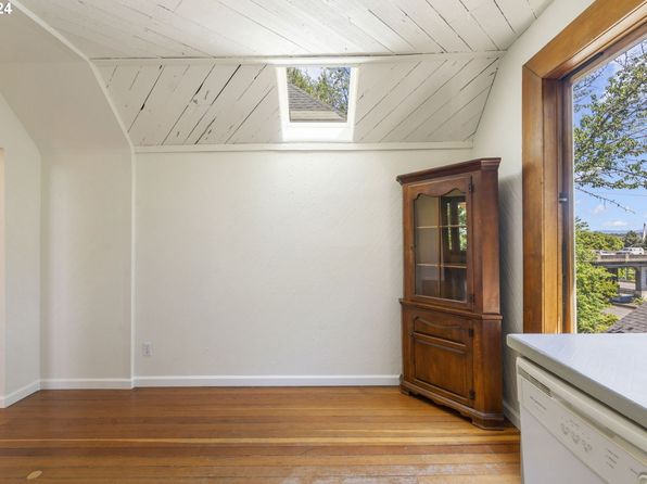 portland-oregon-2076780085 picture