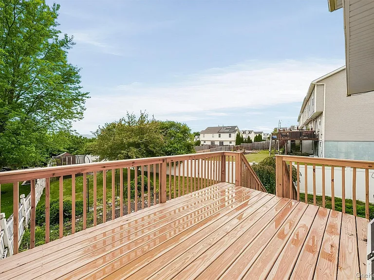 35 Helene Rd — Photo 22