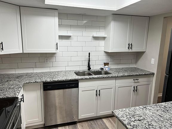 3rd image of 2717 SE 17th St APT C