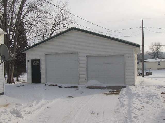 2nd image of 407 3rd Ave E