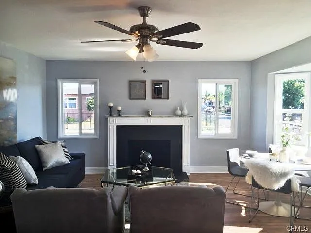 700 N Acacia Ave — Photo 2