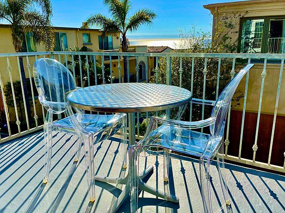 Morning coffee or sunset drinks at your cafe table.