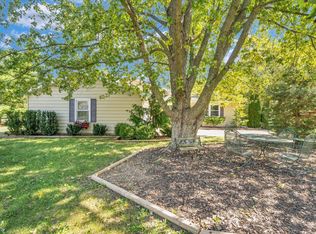 706 Hilltop Ct, Mahomet, IL 61853